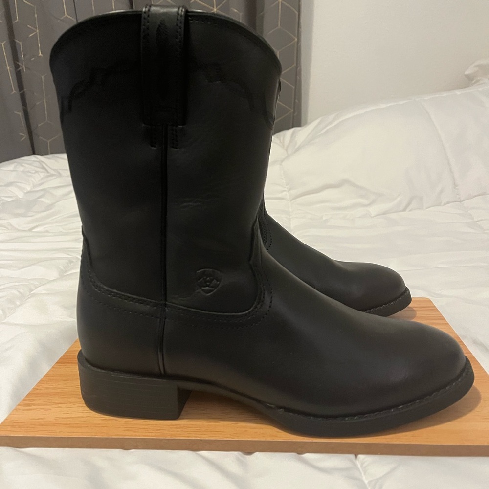 Ariat Men’s Heritage Roper Western Boot in Black